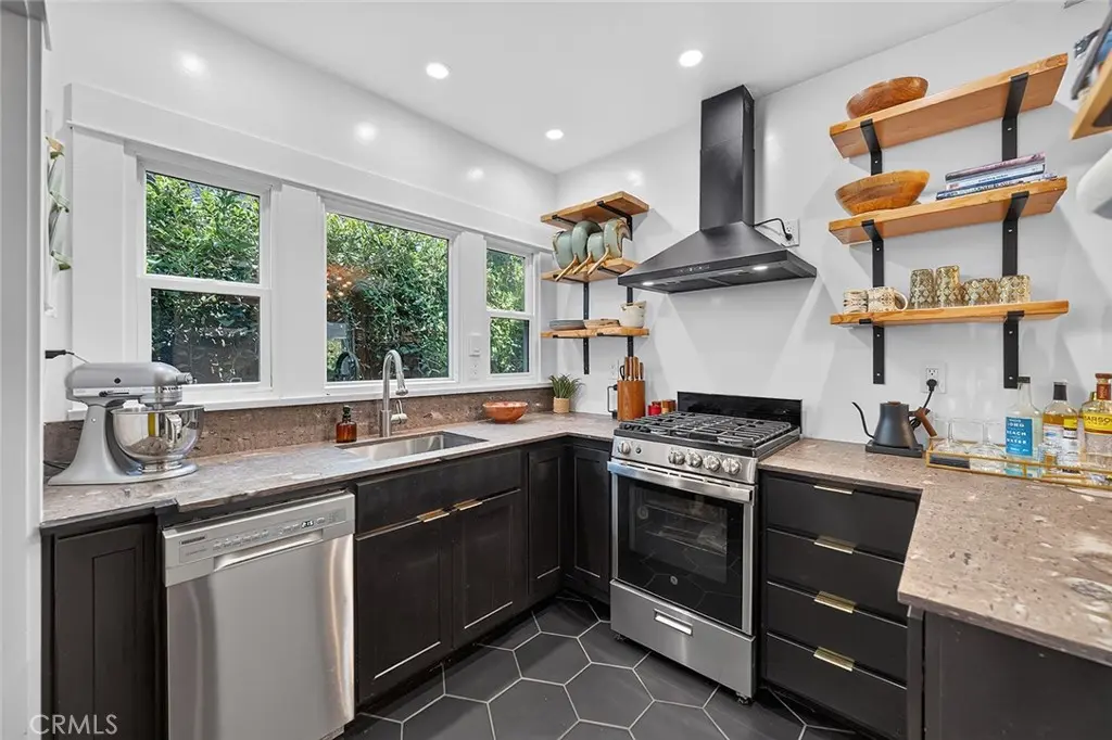 Single Family Residence for sale at 523 Olive, Long Beach, CA featuring 2 beds and 1 bath