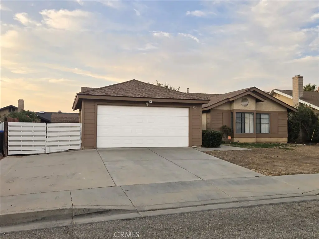 3851 Triton, Palmdale, CA — listing photo 1