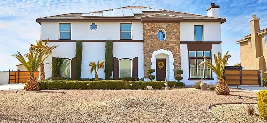 Single Family Residence for sale at 12620 Mar Vista, Apple Valley, CA featuring 7 beds and 6 baths