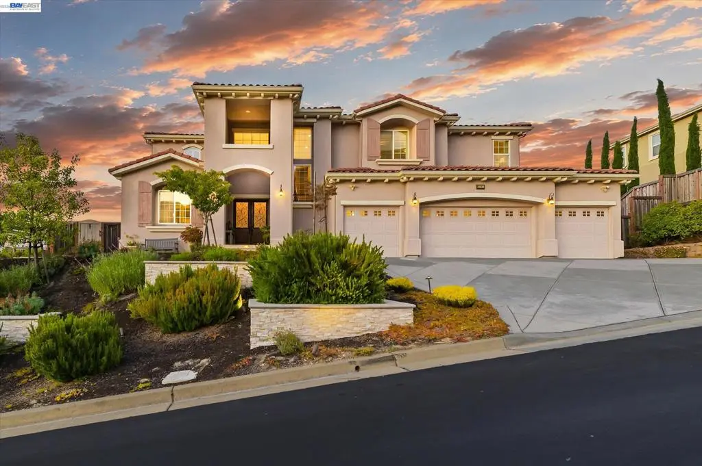 Single Family Residence for sale at 3182 Ashbourne Cir, San Ramon, CA featuring 6 beds and 7 baths