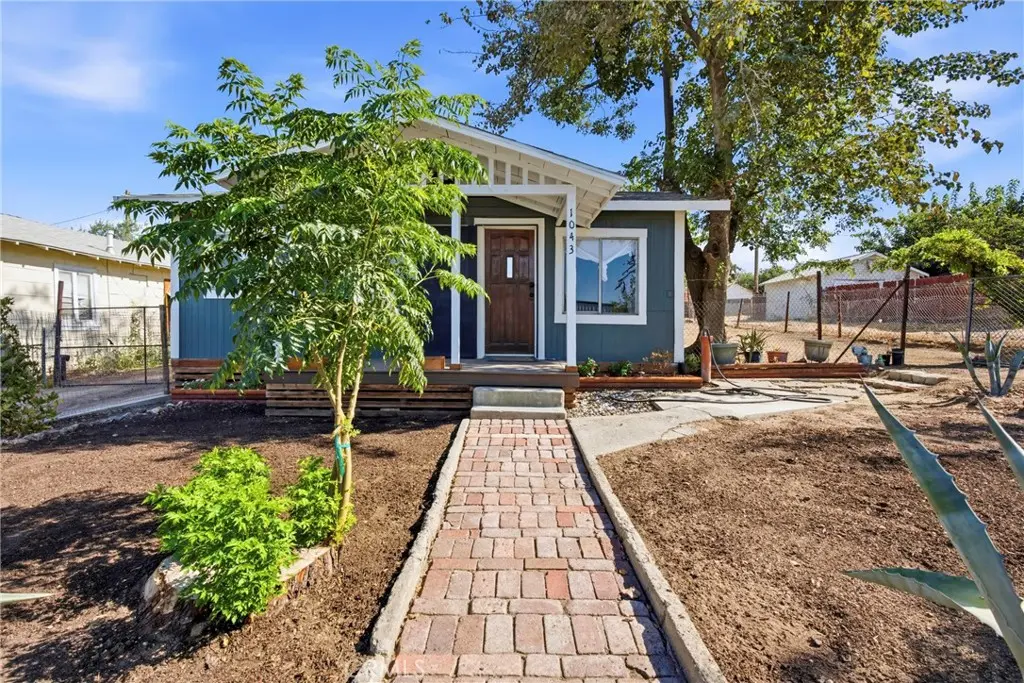 1043 Wood Street, Taft, CA — listing photo 1
