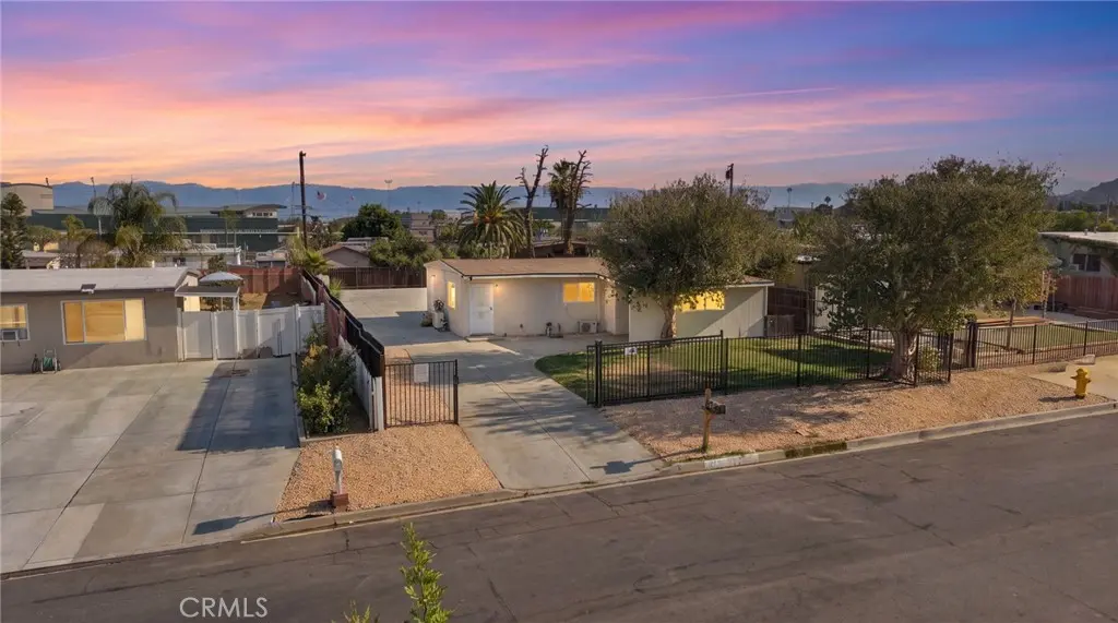 Single Family Residence for sale at 777 Arliss, Riverside, CA featuring 3 beds and 2 baths