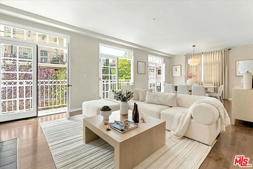 1645 Camden Avenue 202, Los Angeles, CA — listing photo 1
