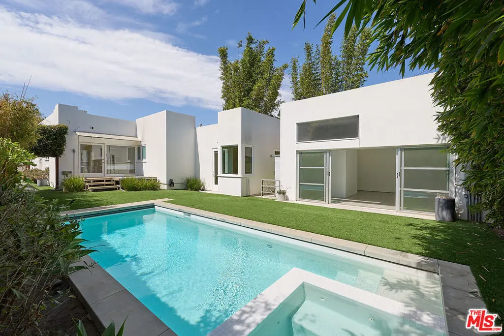 Residential Lease for rent at 714 Kensington Road, Santa Monica, Los Angeles County, CA featuring 4 beds and 3 baths
