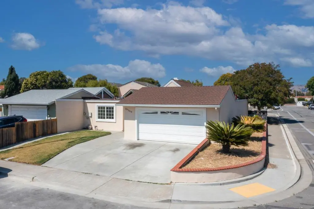 Single Family Residence for sale at 33260 Lake Oneida Street, Fremont, CA featuring 3 beds and 2 baths