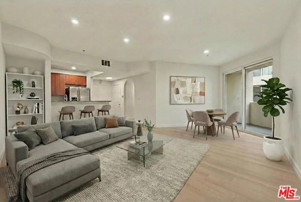 Condominium for rent at 620 S Gramercy Place 122, Los Angeles, CA featuring 2 beds and 1 bath