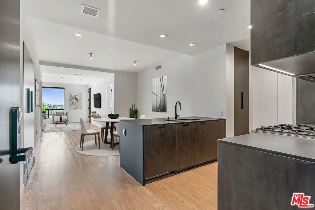 Residential Lease for rent at 3688 Overland Avenue 714, Los Angeles, Los Angeles County, CA featuring 2 beds and 3 baths