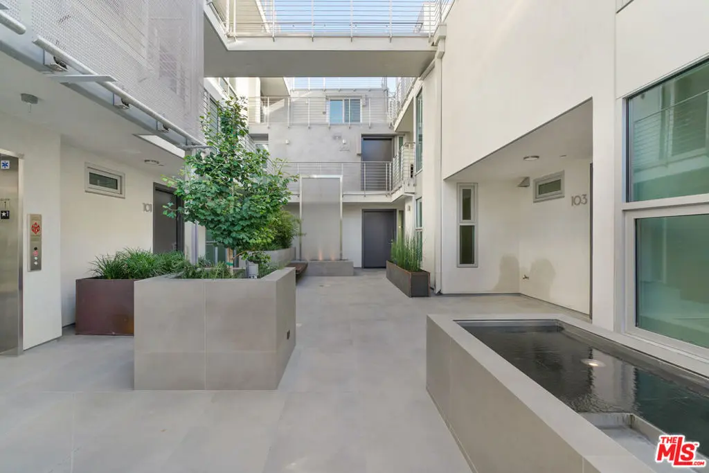 8210 Fountain Avenue 302, West Hollywood, CA — listing photo 1