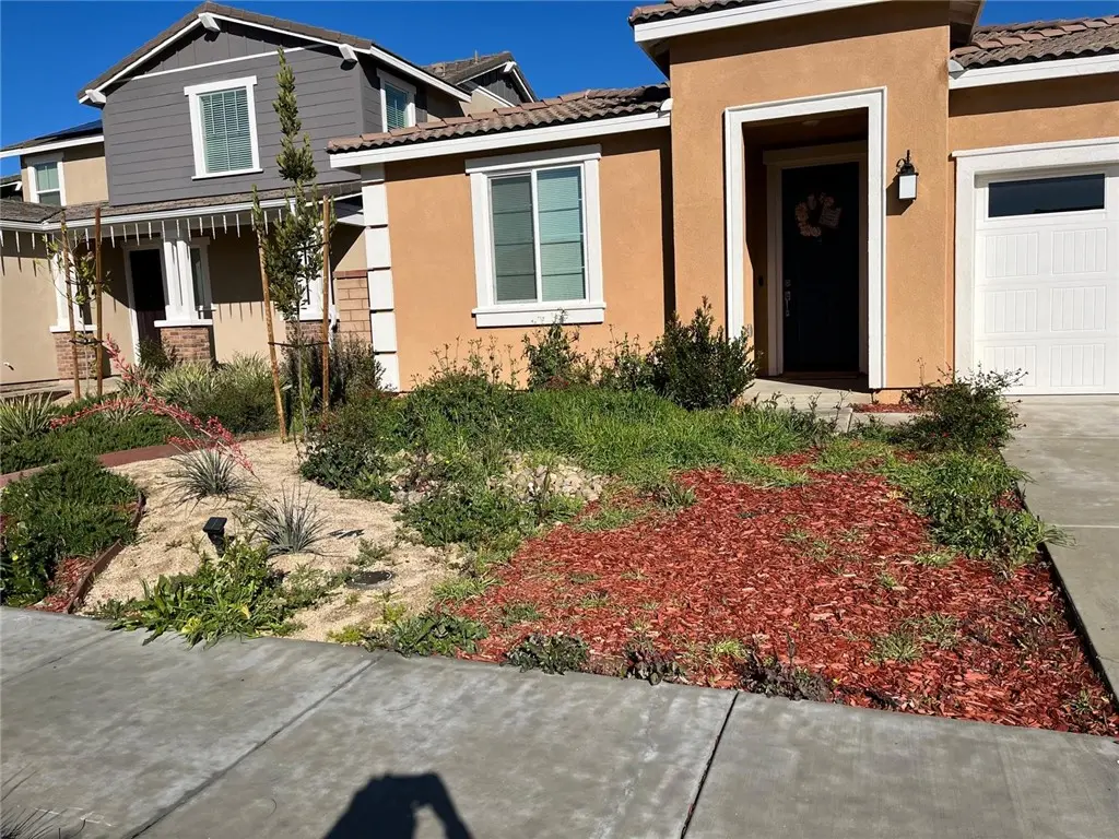 Residential Lease for rent at 27528 Cloudy Peak, Menifee, Riverside County, CA featuring 3 beds and 2 baths