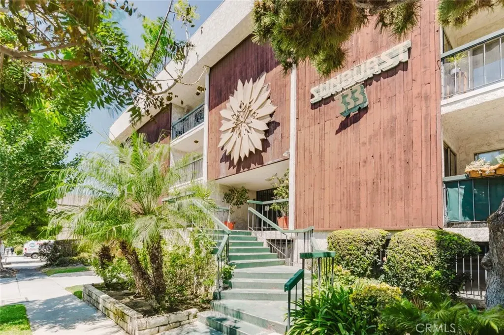 Residential Lease for rent at 333 Burchett Street 111, Glendale, Los Angeles County, CA featuring 1 bed and 2 baths