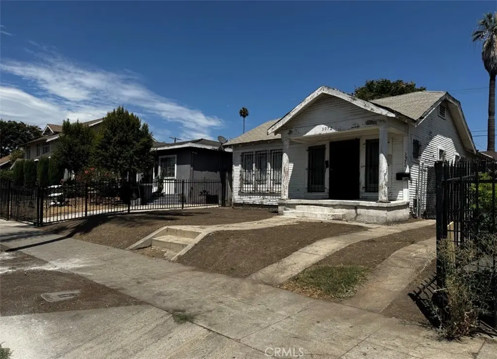 Duplex for sale at 3972 S Hobart, Los Angeles, CA featuring 3 beds and 2 baths