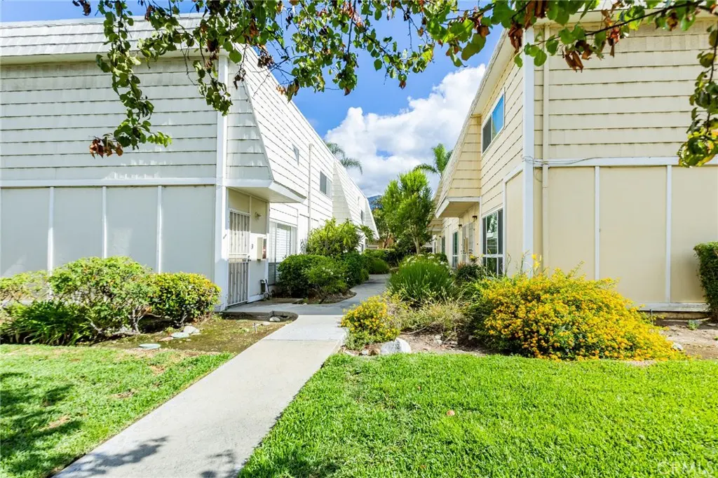 Condominium for rent at 1434 Highland Avenue 8, Duarte, CA featuring 2 beds and 2 baths