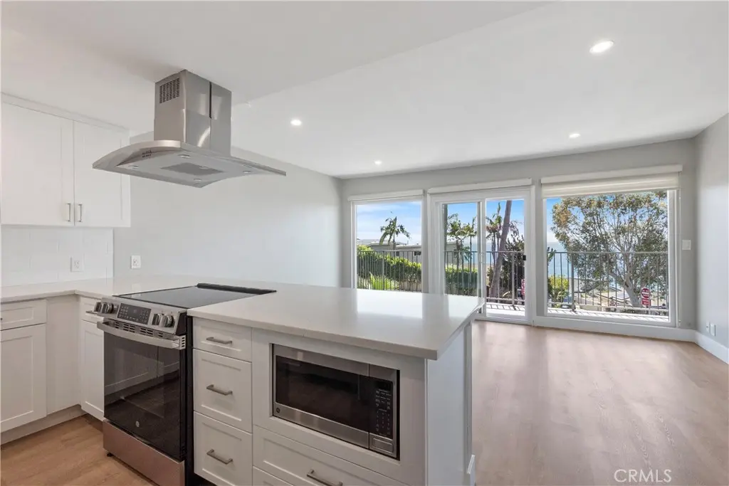 Condominium for rent at 2607 Solana 4, Laguna Beach, CA featuring 1 bed and 1 bath