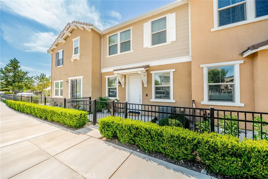 Condominium for sale at 16502 Casa Grande 120, Fontana, CA featuring 3 beds and 3 baths