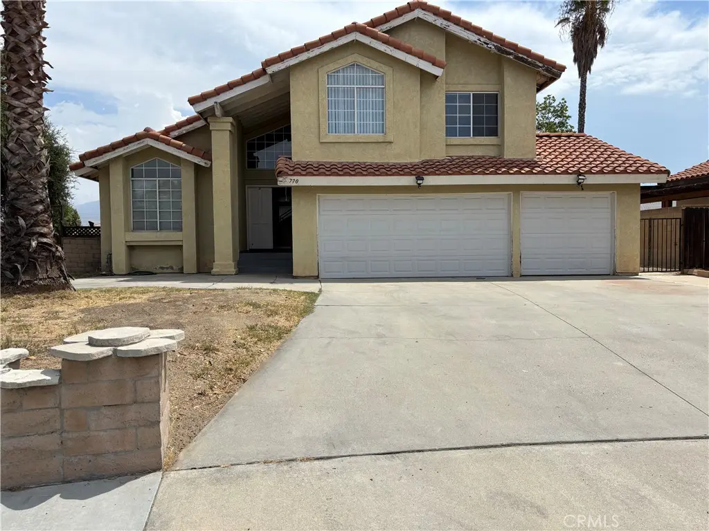 Single Family Residence for rent at 770 Regateo, Hemet, CA featuring 4 beds and 3 baths