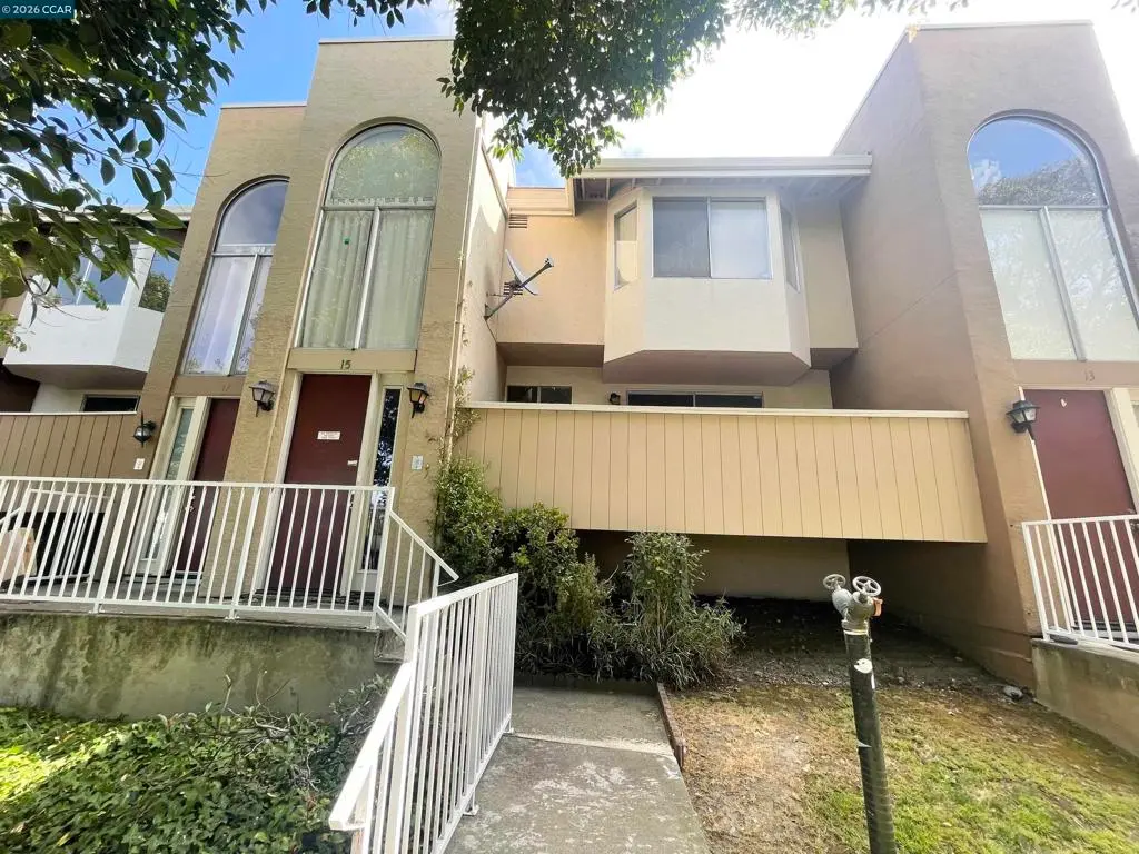 Townhouse for sale at 2121 Vale Rd 15, San Pablo, CA featuring 3 beds and 3 baths