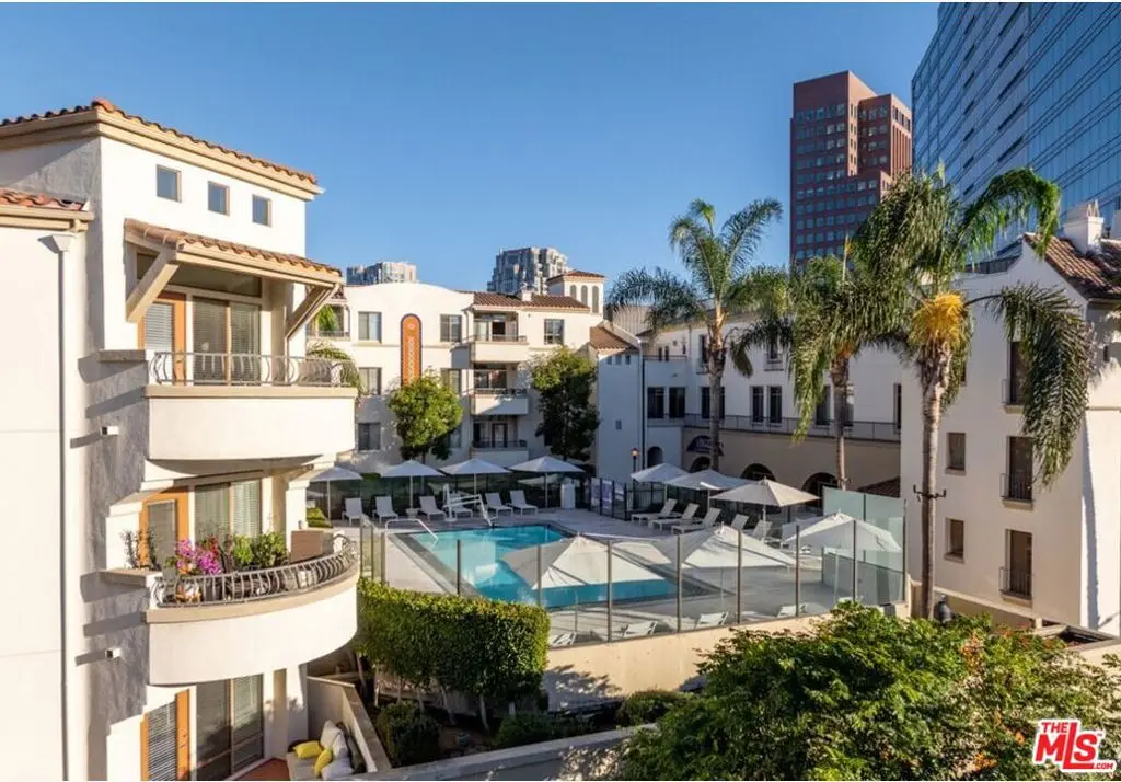 Residential Lease for rent at 1040 Glendon Avenue 4106, Los Angeles, Los Angeles County, CA featuring 2 beds and 2 baths