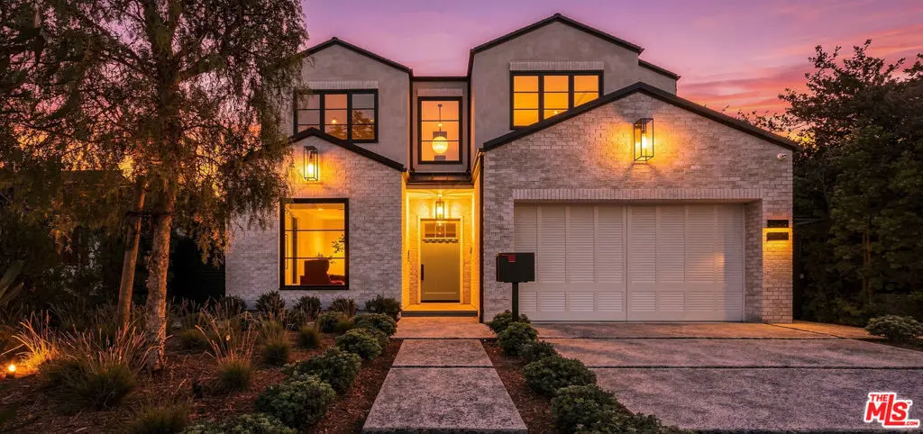Single Family Residence for sale at 3640 S Barrington Avenue, Los Angeles, CA featuring 6 beds and 7 baths