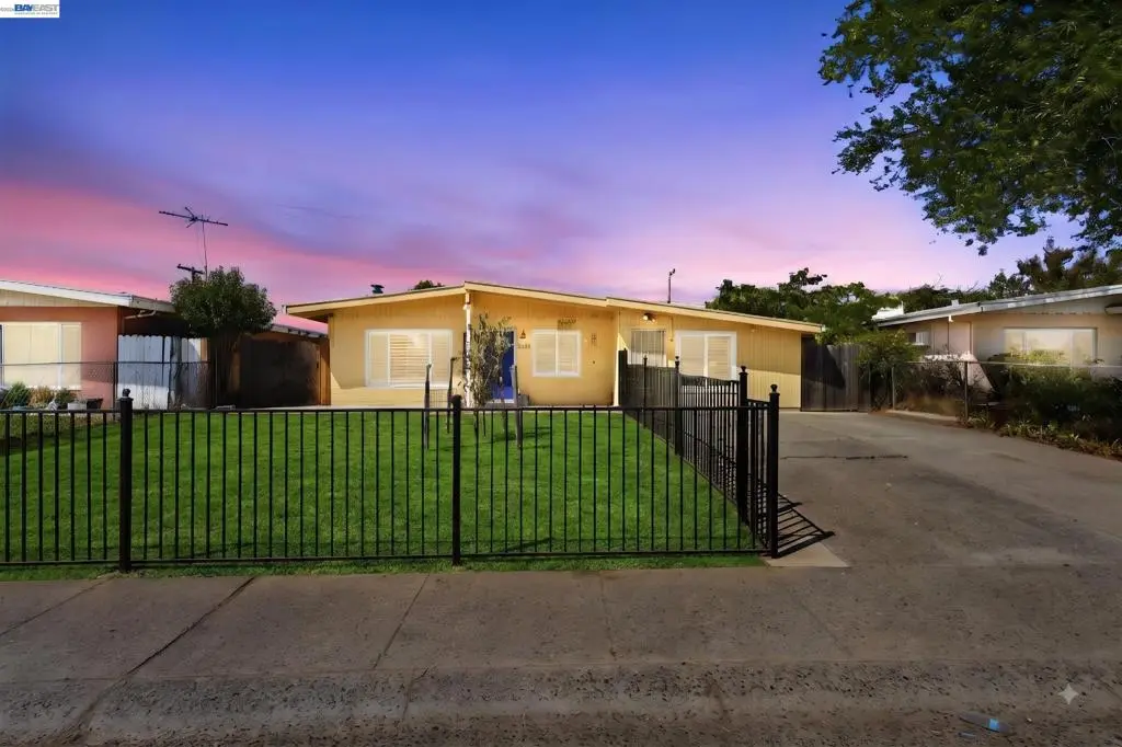 5621 27Th Ave, Sacramento, CA — listing photo 1