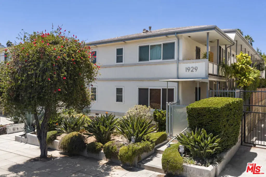 Condominium for sale at 1929 Tamarind Avenue 8, Los Angeles, CA featuring 1 bed and 1 bath