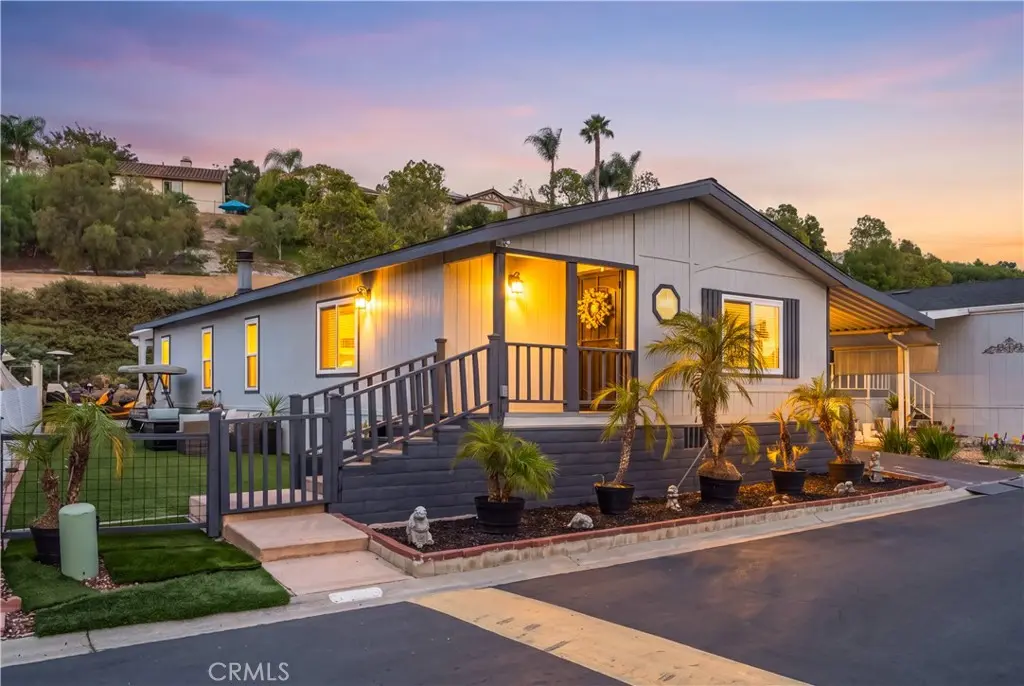 200 S Emerald Drive 22, Vista, CA — listing photo 1