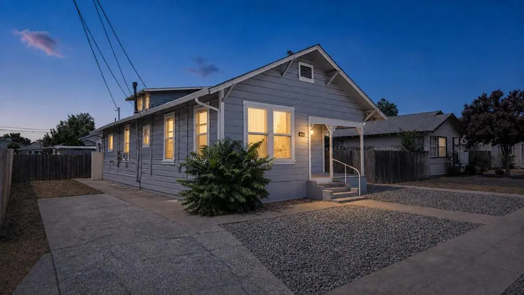 Single Family Residence for sale at 334 S 2nd Avenue, Oakdale, CA featuring 3 beds and 2 baths