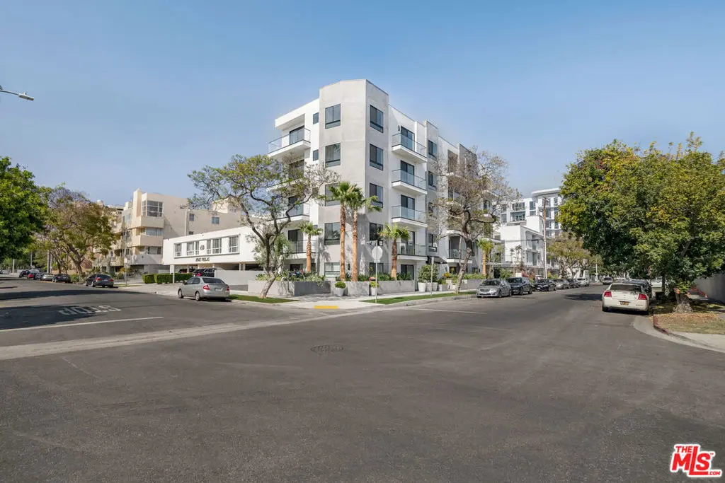 Condominium for rent at 8555 Colgate Avenue 402, Los Angeles, CA featuring 3 beds and 3 baths