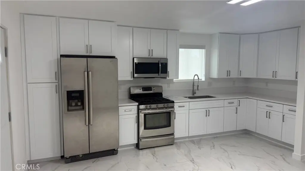 Residential Lease for rent at 1155 E 81st Street A, Los Angeles, Los Angeles County, CA featuring 2 beds and 1 bath