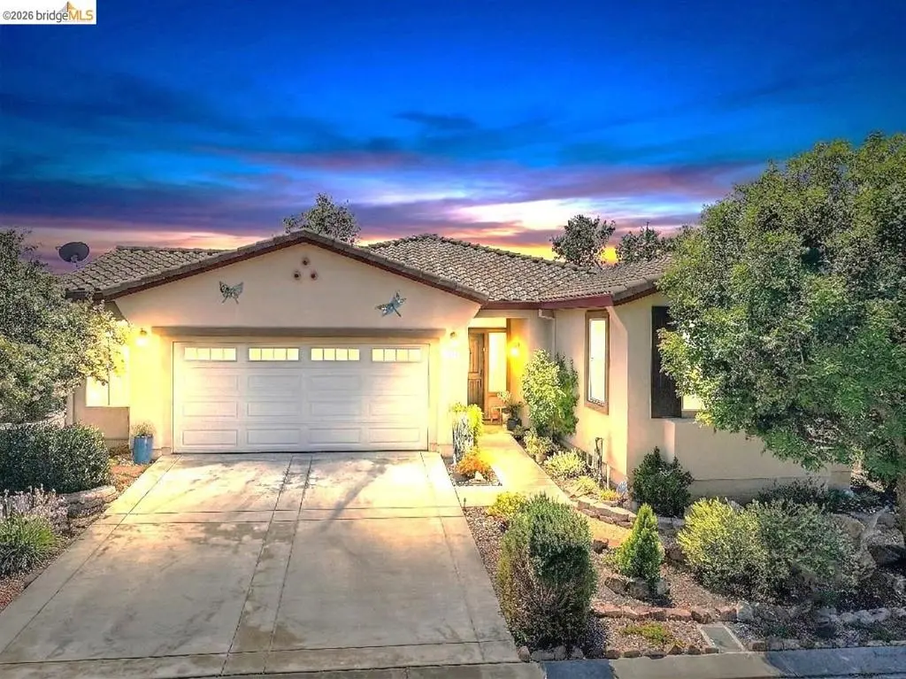 Single Family Residence for sale at 609 Twin Lakes Ln, Rio Vista, CA featuring 2 beds and 2 baths