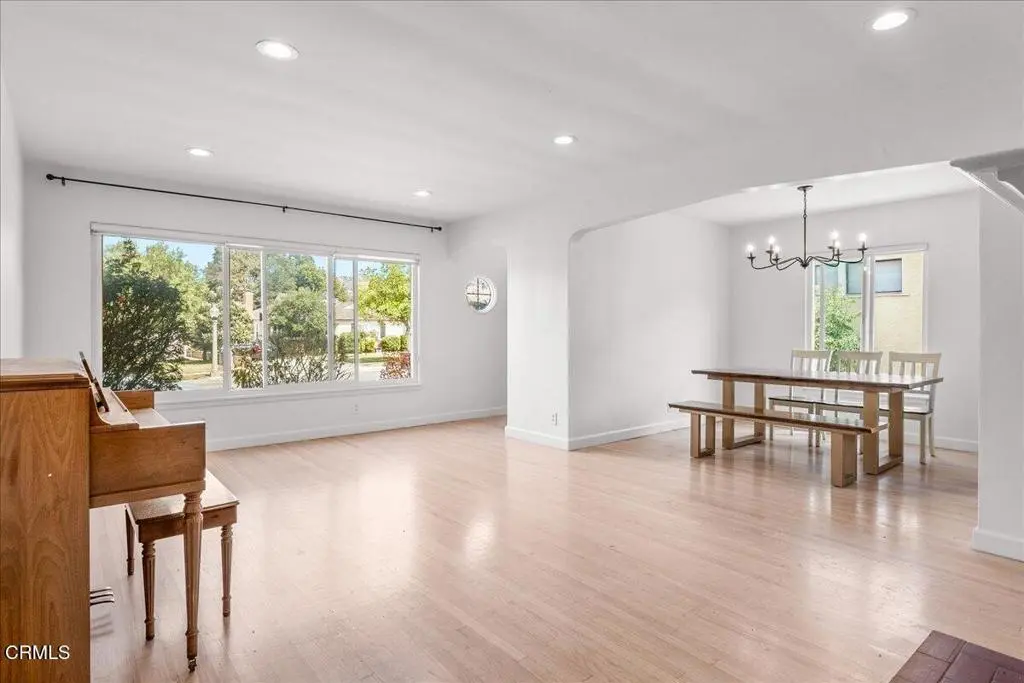 Single Family Residence for rent at 416 Dartmouth Road, Burbank, CA featuring 3 beds and 2 baths