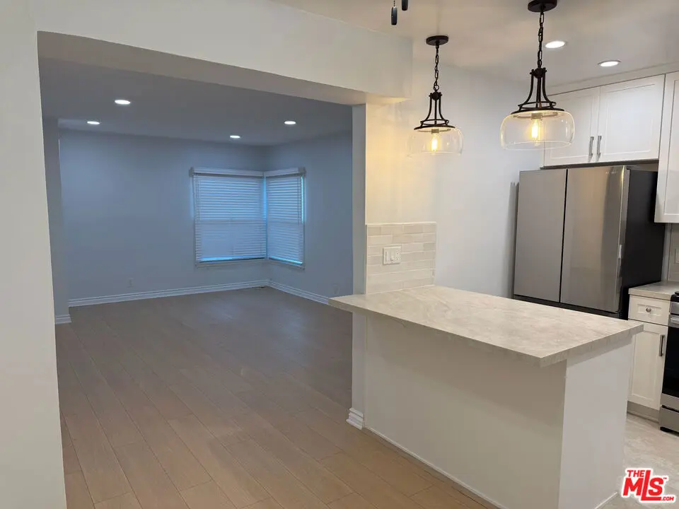 Residential Lease for rent at 4125 1/2 W Toluca Lake Avenue, Burbank, Los Angeles County, CA featuring 2 beds and 1 bath