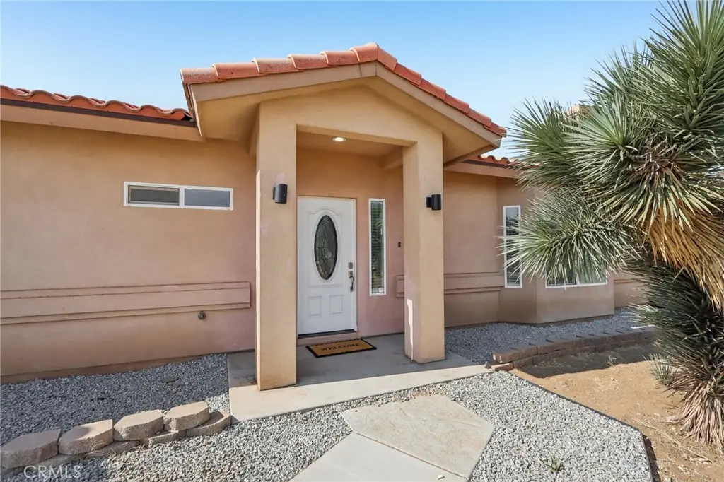 6087 Elsinore Road, Phelan, CA — listing photo 1