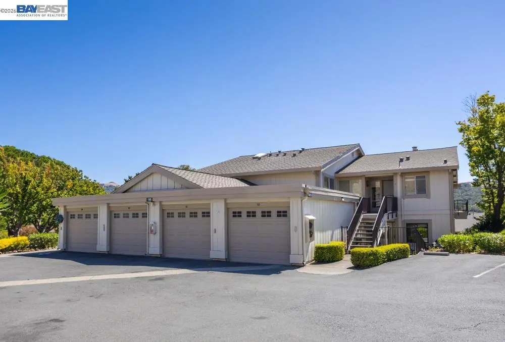 Condominium for sale at 1985 Cactus Ct 3, Walnut Creek, CA featuring 2 beds and 2 baths
