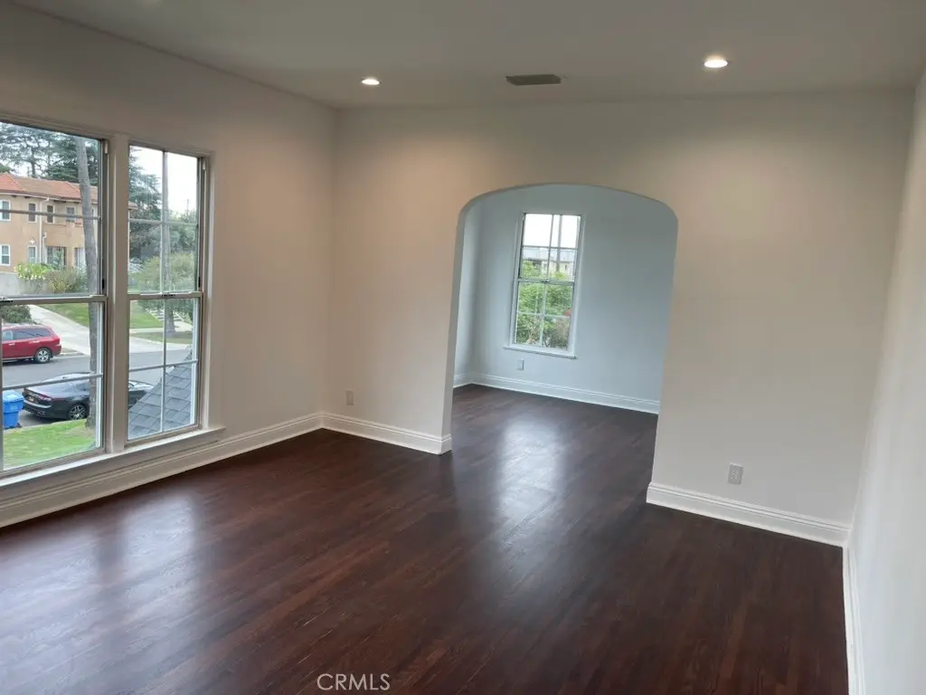 Residential Lease for rent at 4467 Victoria Park 4467, Los Angeles, Los Angeles County, CA featuring 2 beds and 1 bath