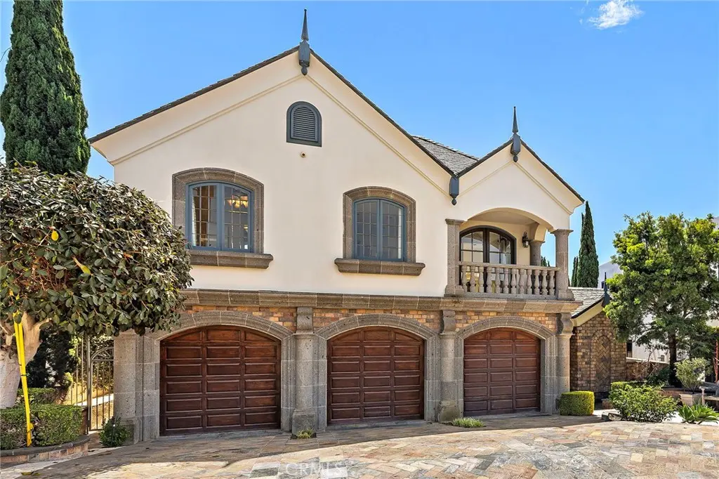 108 Kings Place, Newport Beach, CA — listing photo 1