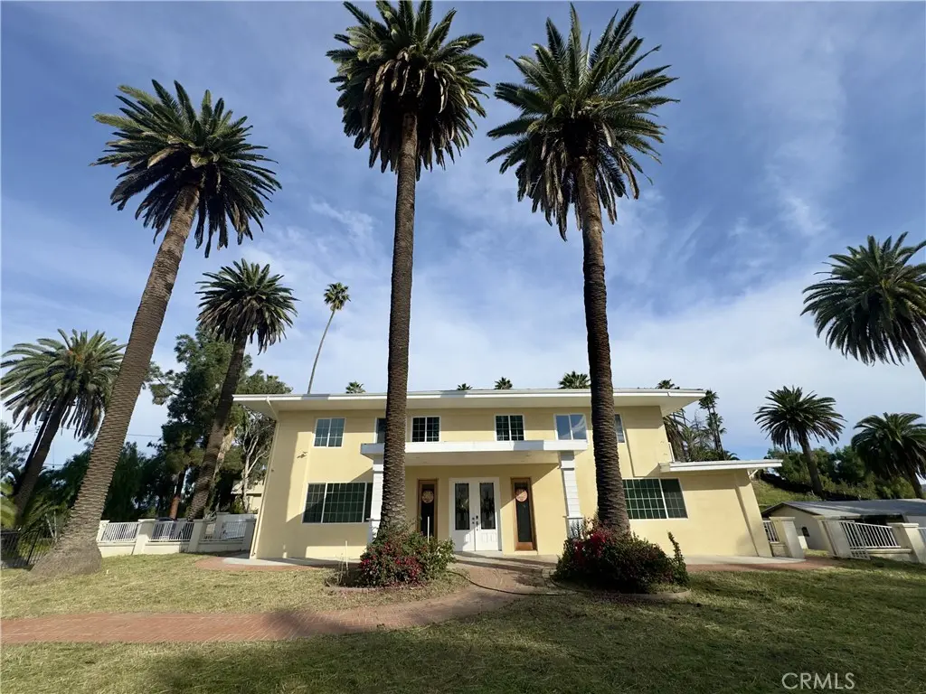 Residential Lease for rent at 1607 cherokee, Corona, Riverside County, CA featuring 5 beds and 4 baths