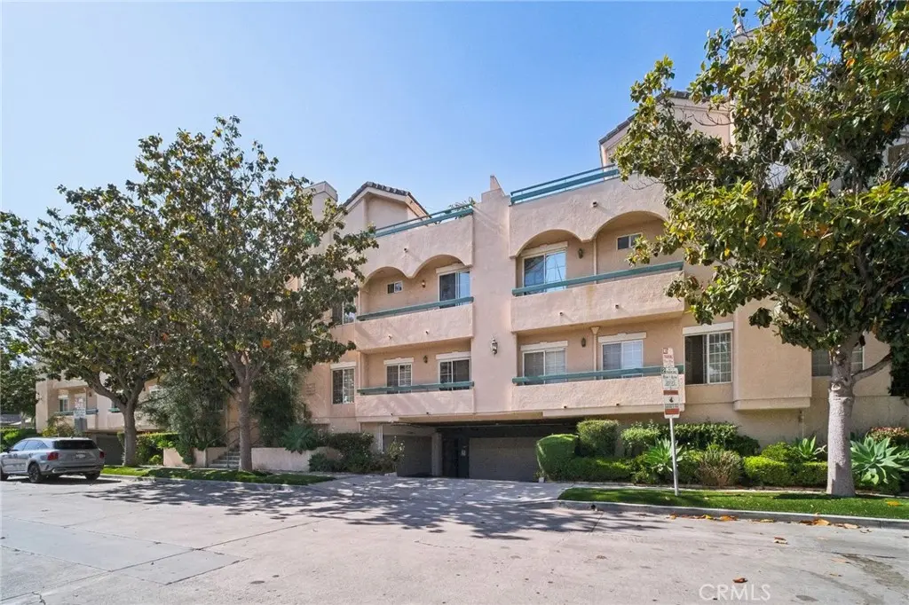 10659 Bloomfield Street, Toluca Lake, CA — listing photo 1