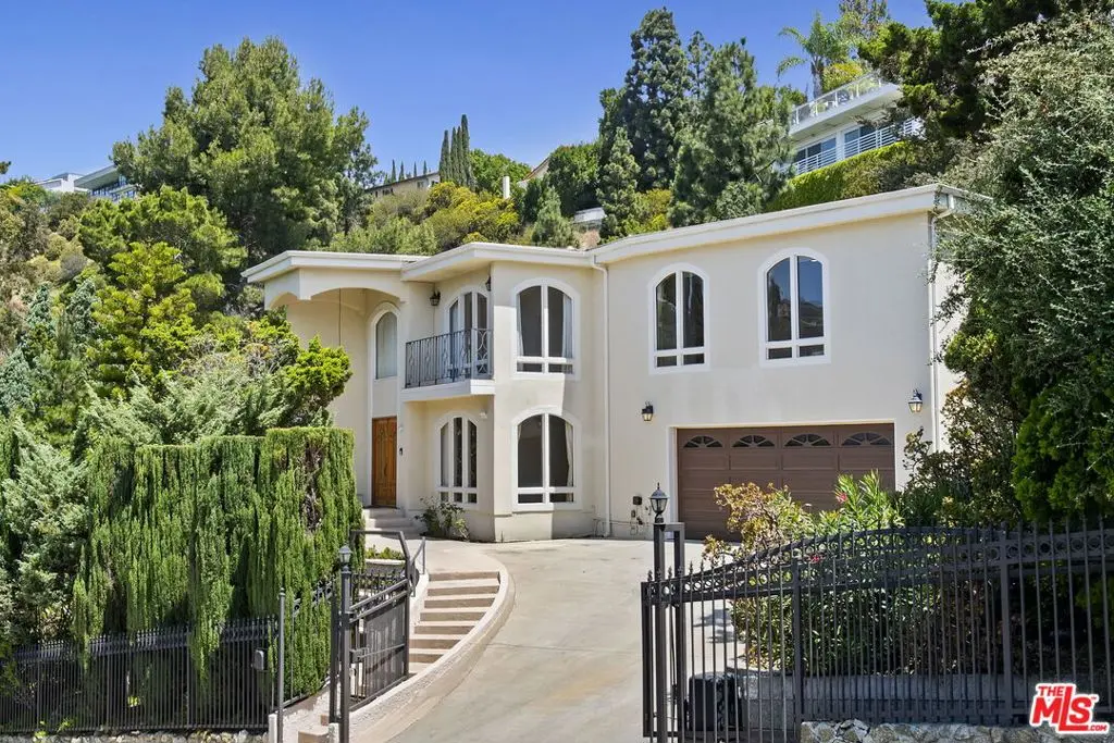Residential Lease for rent at 7863 Electra Drive, Los Angeles, Los Angeles County, CA featuring 4 beds and 4 baths