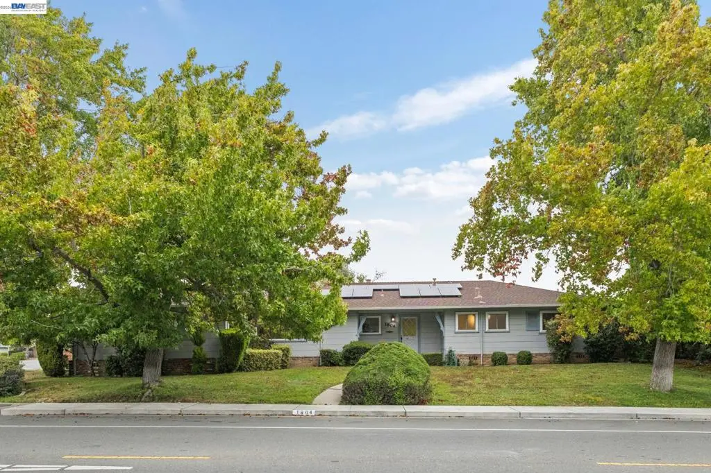 Single Family Residence for sale at 1804 Sereno Dr, Vallejo, CA featuring 3 beds and 3 baths