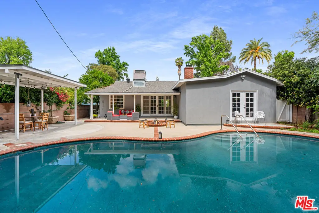 Residential Lease for rent at 14346 Killion Street, Los Angeles, Los Angeles County, CA featuring 3 beds and 4 baths