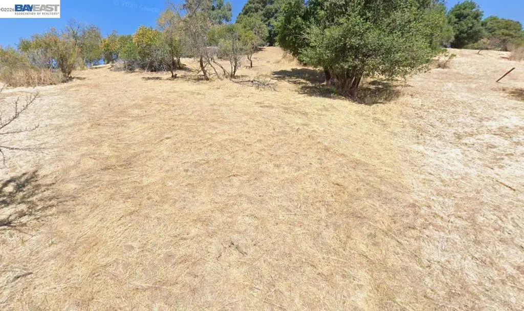 Warren St, Martinez, CA — listing photo 1