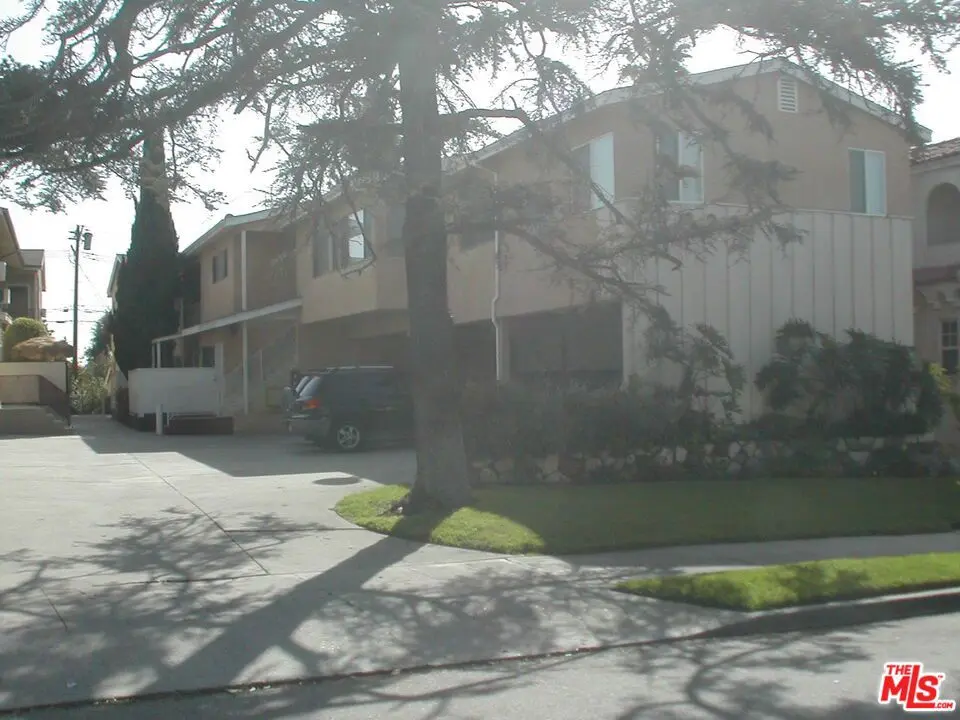Condominium for rent at 1326 S Ridgeley Drive 6, Los Angeles, CA featuring 2 beds and 2 baths