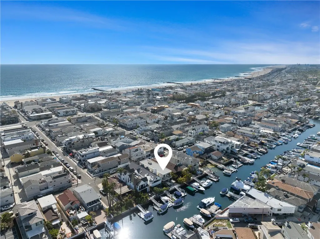 Residential Lease for rent at 3306 Marcus Avenue, Newport Beach, Orange County, CA featuring 4 beds and 5 baths
