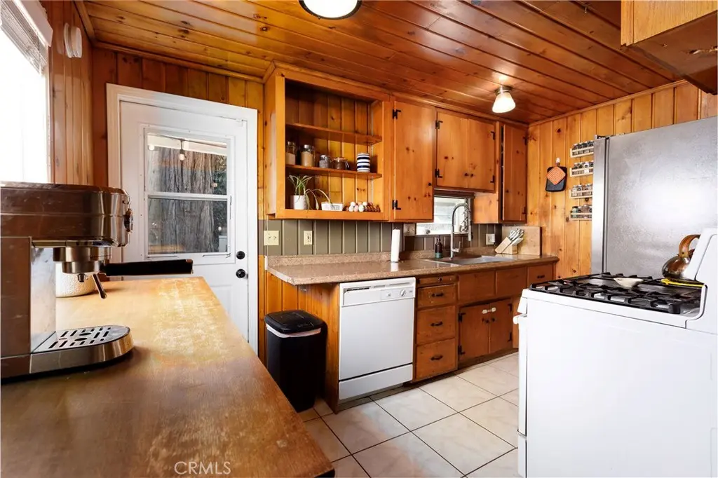 23668 Scenic, Crestline, CA — listing photo 1
