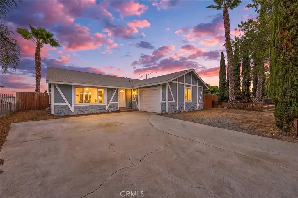 Single Family Residence for sale at 560 W Los Angeles Drive, Vista, CA featuring 3 beds and 1 bath