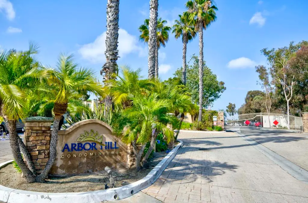 Condominium for sale at 432 Edgehill Ln 32, Oceanside, CA featuring 1 bed and 1 bath