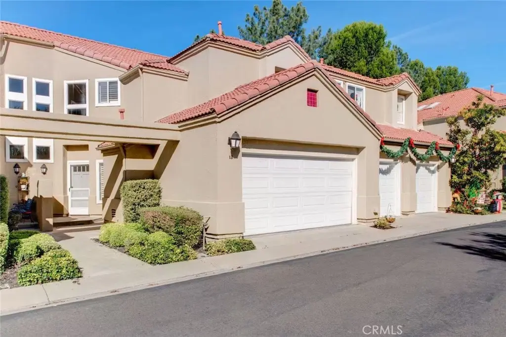Townhouse for rent at 13 Giotto, Aliso Viejo, CA featuring 3 beds and 3 baths