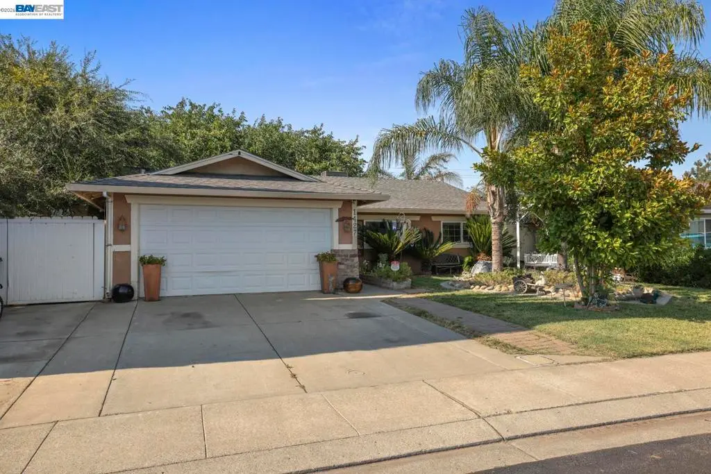 Single Family Residence for sale at 1427 Snyder St, Manteca, CA featuring 3 beds and 2 baths