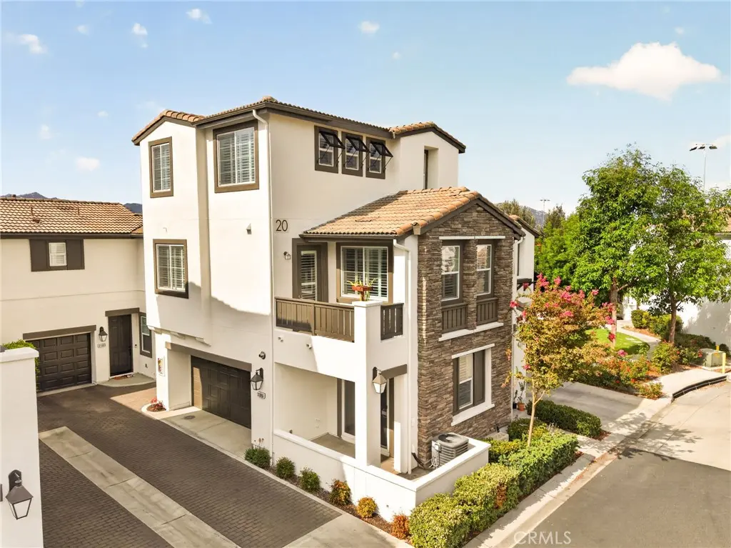 Condominium for sale at 31865 Calle Luz, Temecula, CA featuring 3 beds and 3 baths