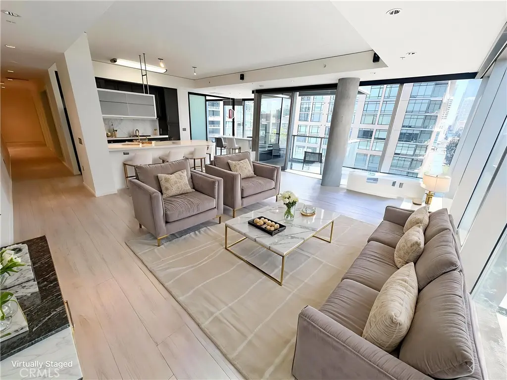 Condominium for sale at 1155 S Grand Avenue 1017, Los Angeles, CA featuring 1 bed and 2 baths